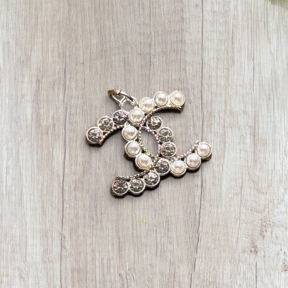 Jewelry - Elegant Silver and Pearl Pendant STAMPED CHARM